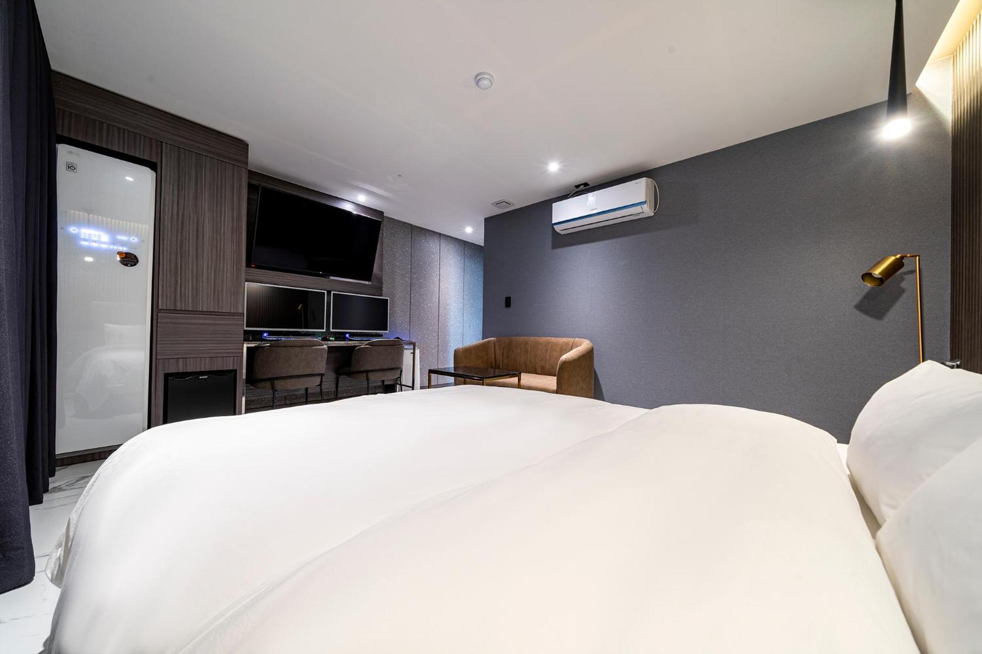 Urban Brown Hotel Chungju City Hall Buitenkant foto