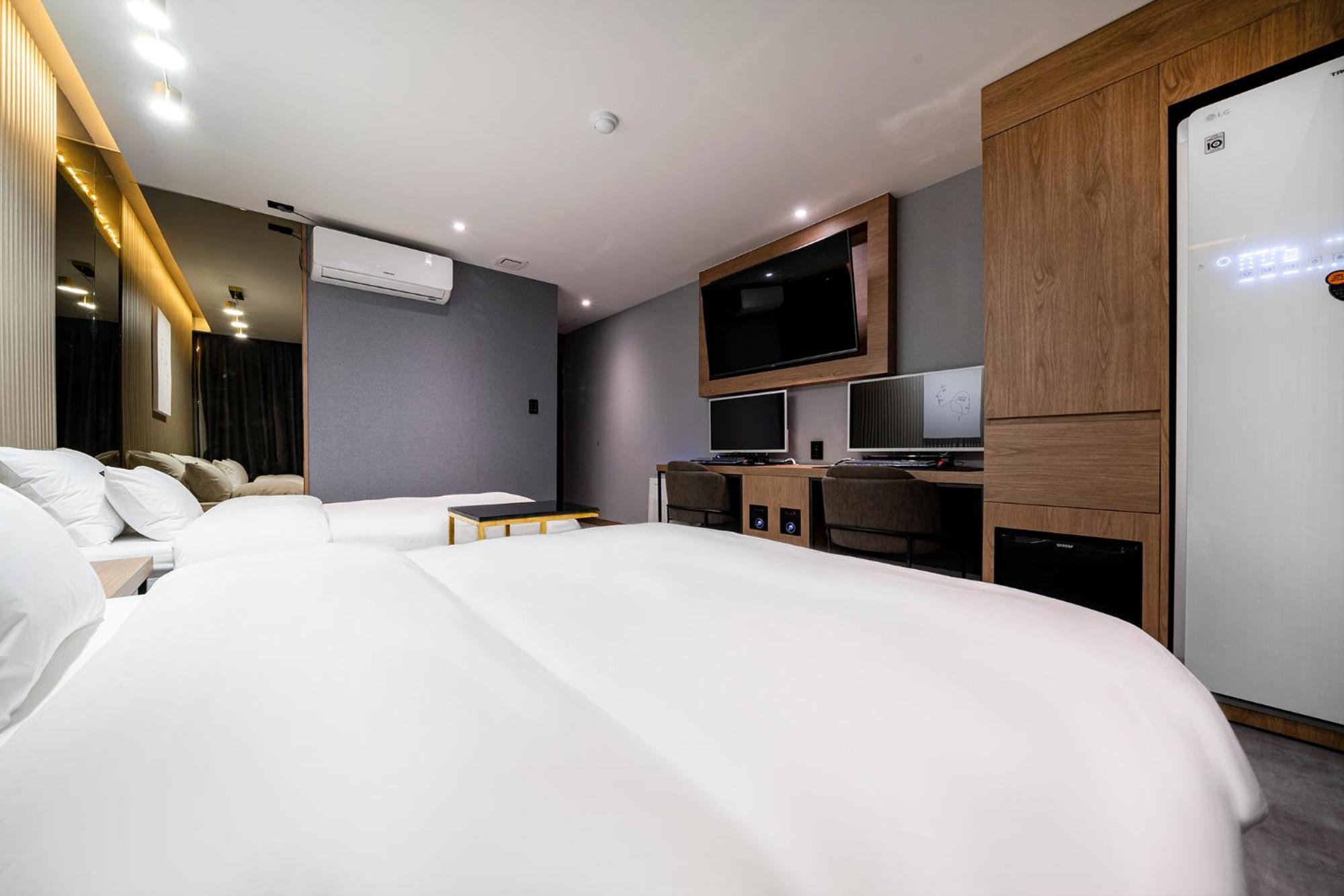 Urban Brown Hotel Chungju City Hall Buitenkant foto