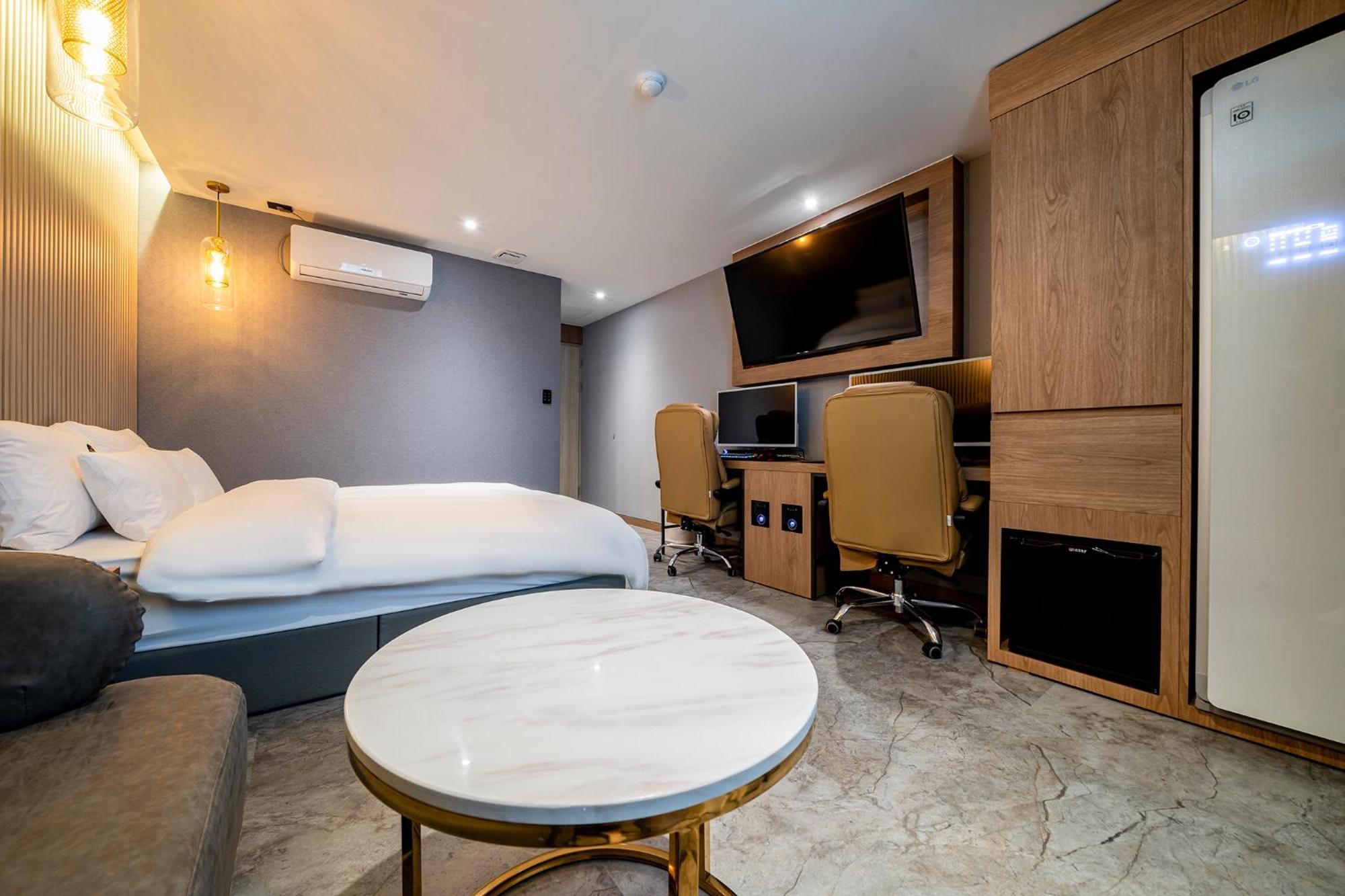 Urban Brown Hotel Chungju City Hall Buitenkant foto