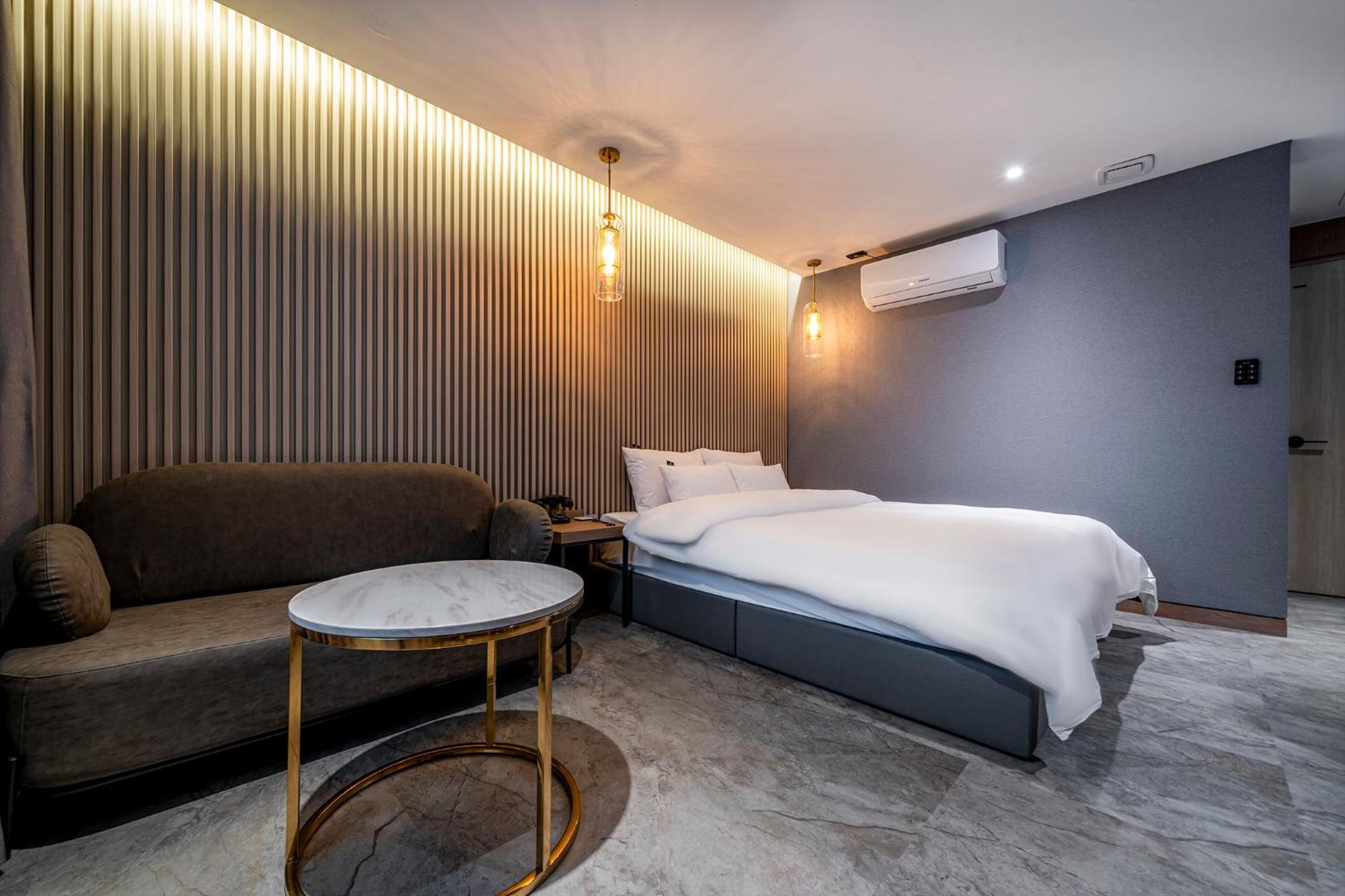 Urban Brown Hotel Chungju City Hall Buitenkant foto