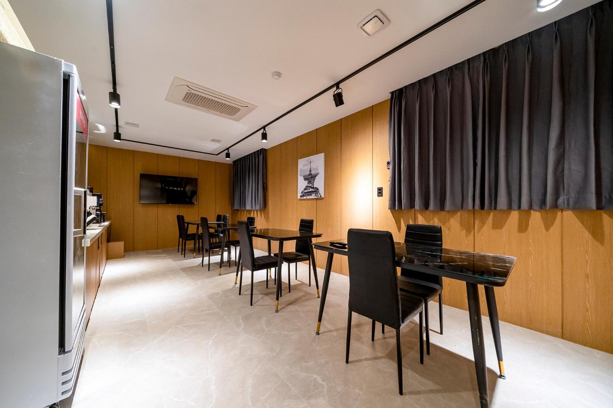 Urban Brown Hotel Chungju City Hall Buitenkant foto